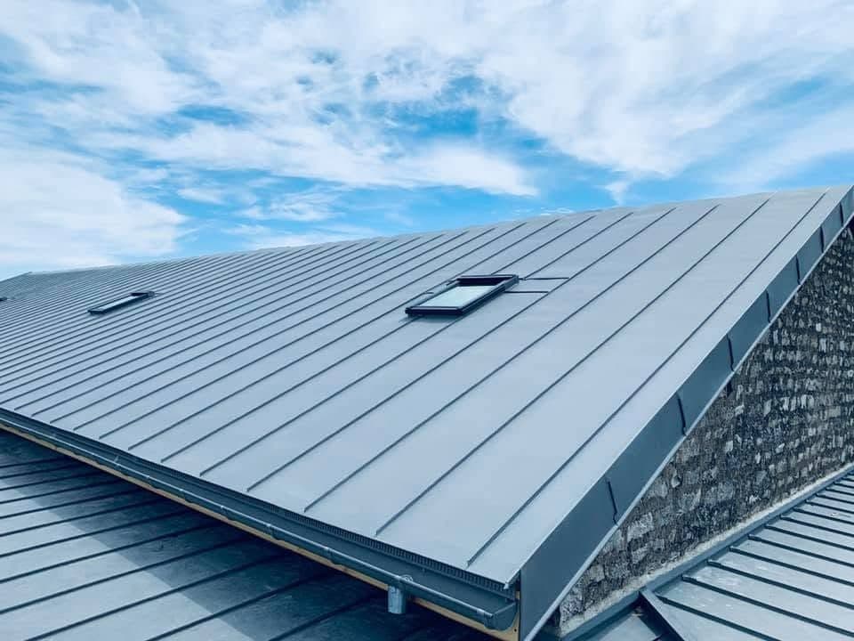 Bac isolé et zinc joint debout à Nuits-Saint-Georges, par MS Couverture Zinguerie, vue 10 sur 10