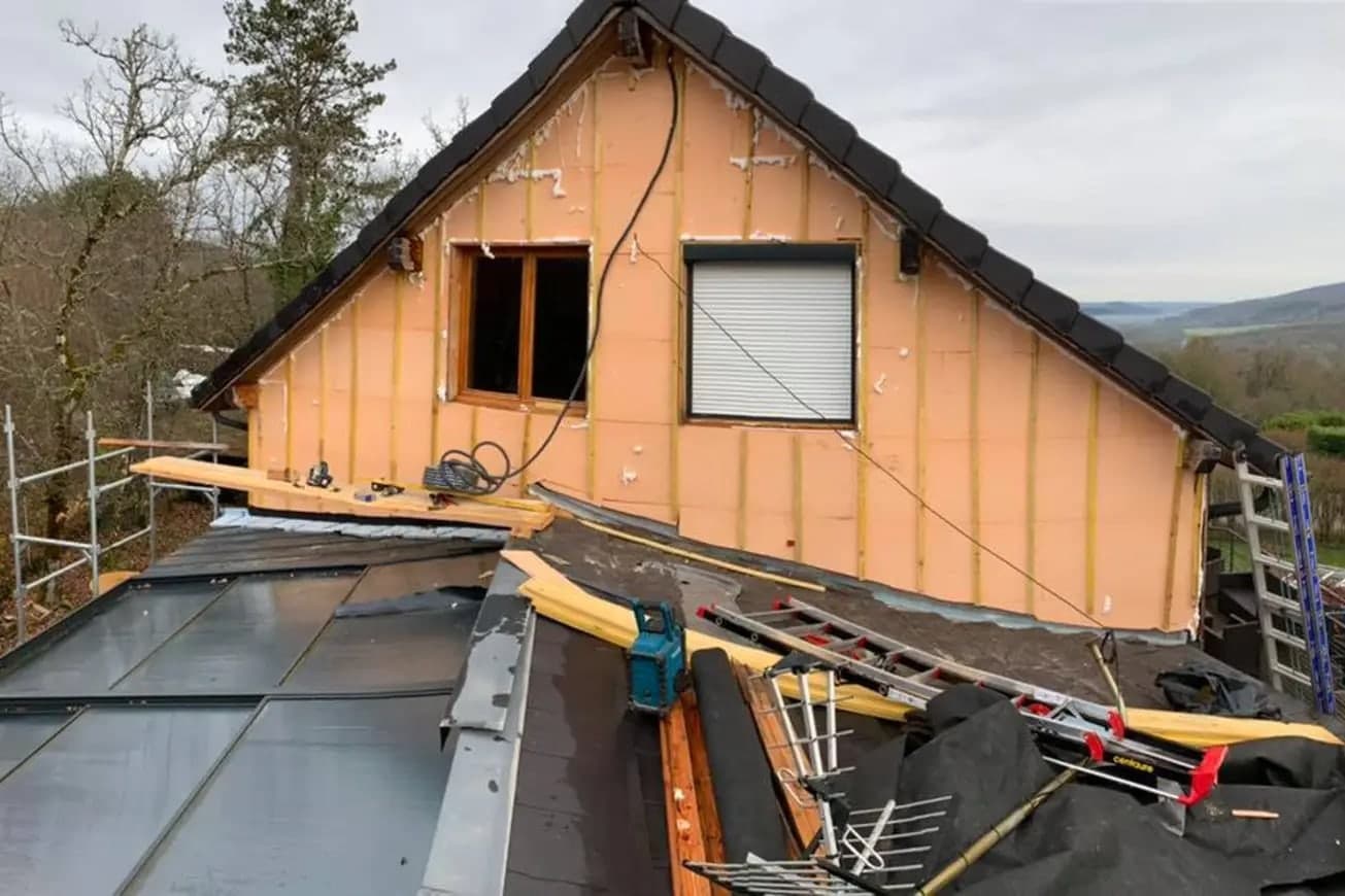 Bardage en zinc anthracite à Gissey-sur-Ouche, par MS Couverture Zinguerie, vue 4 sur 7