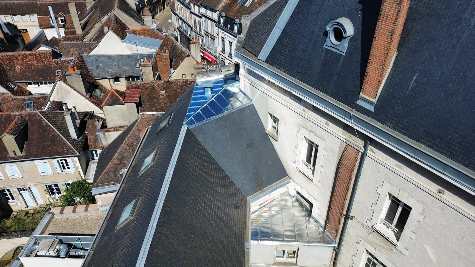 Couverture zinc à tasseaux à Auxerre, par MS Couverture Zinguerie, vue 2 sur 7