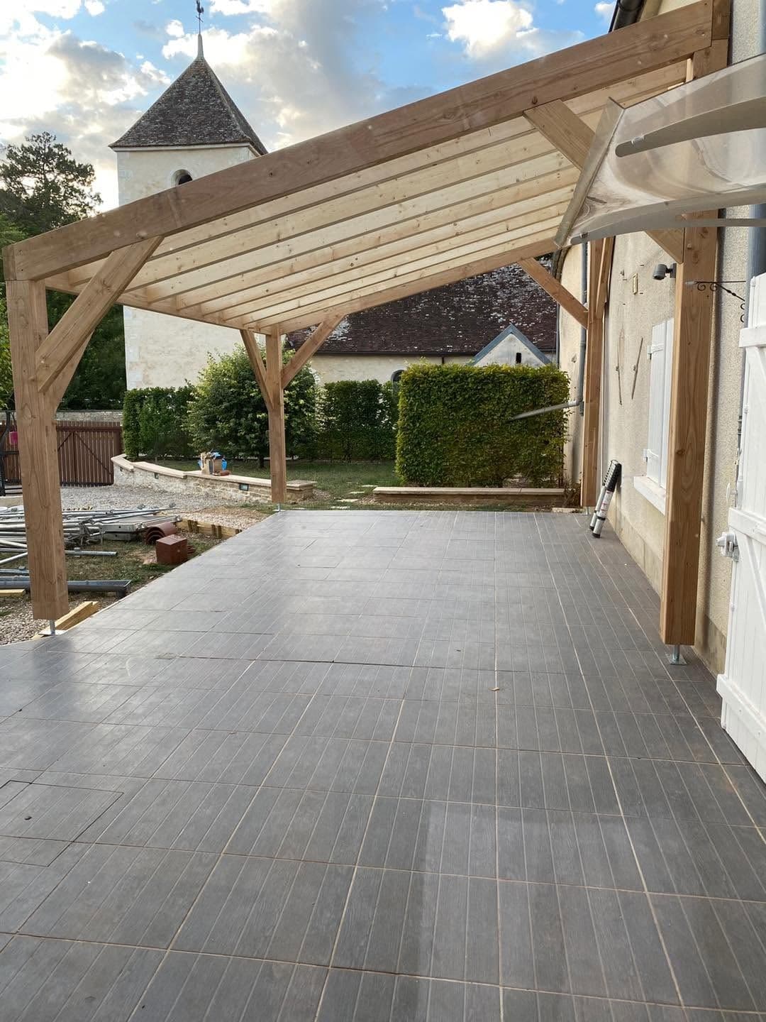 Création d’un carport en bois, par MS Couverture Zinguerie, vue 2 sur 5