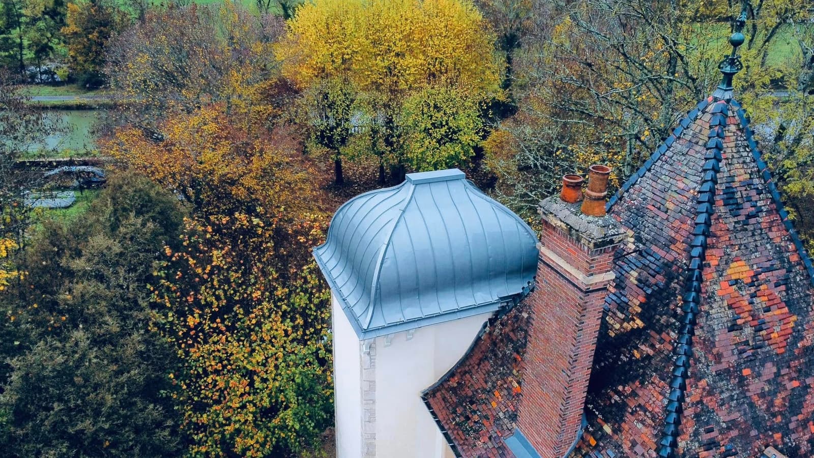 Dôme à l’impériale en zinc joint debout à Fleurey-sur-Ouche, par MS Couverture Zinguerie, vue 3 sur 10