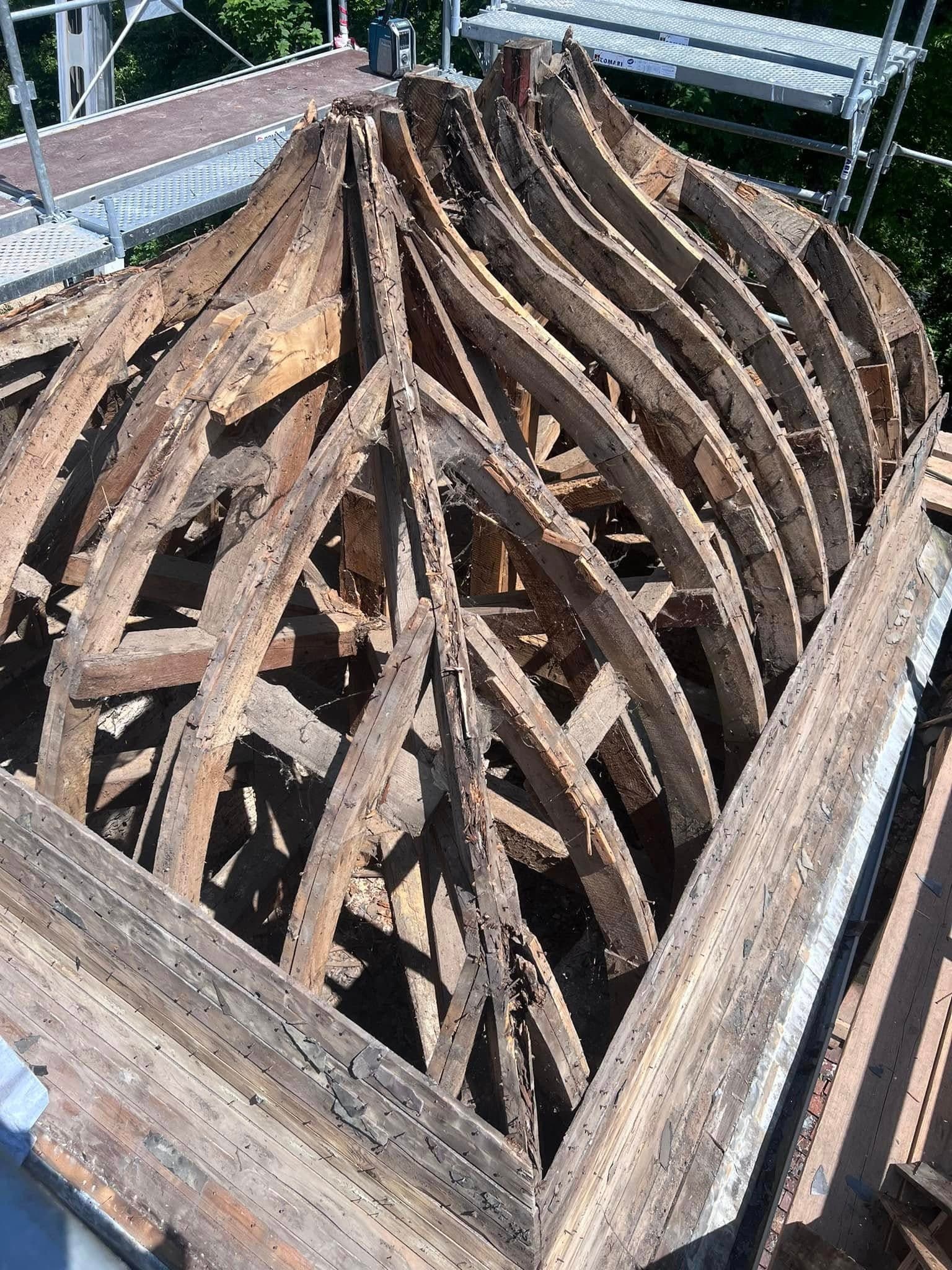 Dôme à l’impériale en zinc joint debout à Fleurey-sur-Ouche, par MS Couverture Zinguerie, vue 8 sur 10