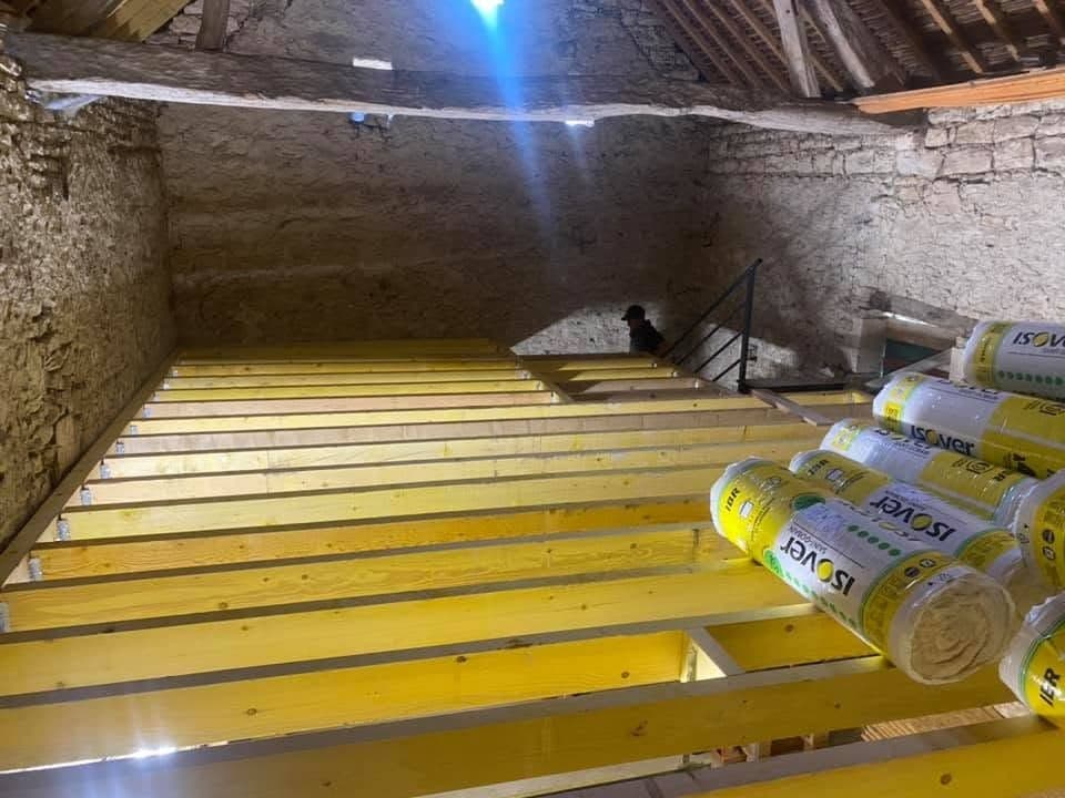Nouveau plancher bois pour gagner de la hauteur, par MS Couverture Zinguerie, vue 6 sur 8
