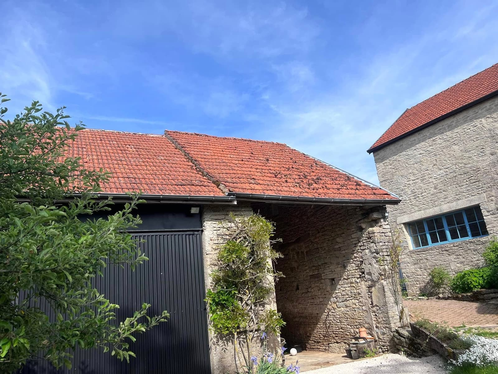 Réfection de toiture d’une maison et d’une grange à Pasques, par MS Couverture Zinguerie, vue 9 sur 9