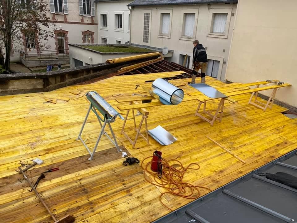 Rénovation d’un garage en zinc joint debout à Sens, par MS Couverture Zinguerie, vue 3 sur 6
