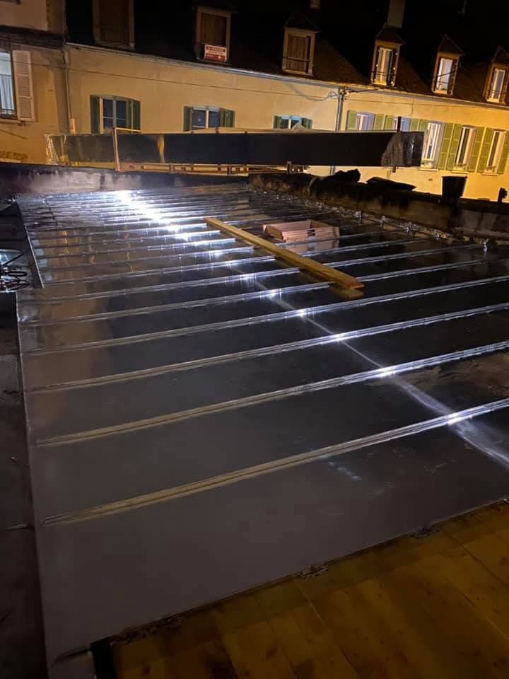 Rénovation d’un garage en zinc joint debout à Sens, par MS Couverture Zinguerie, vue 5 sur 6