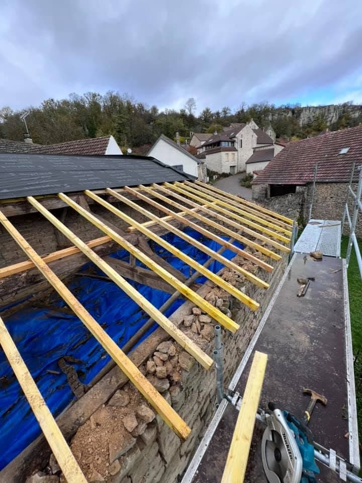 Rénovation d’une dépendance de ferme à Orches, par MS Couverture Zinguerie, vue 3 sur 8