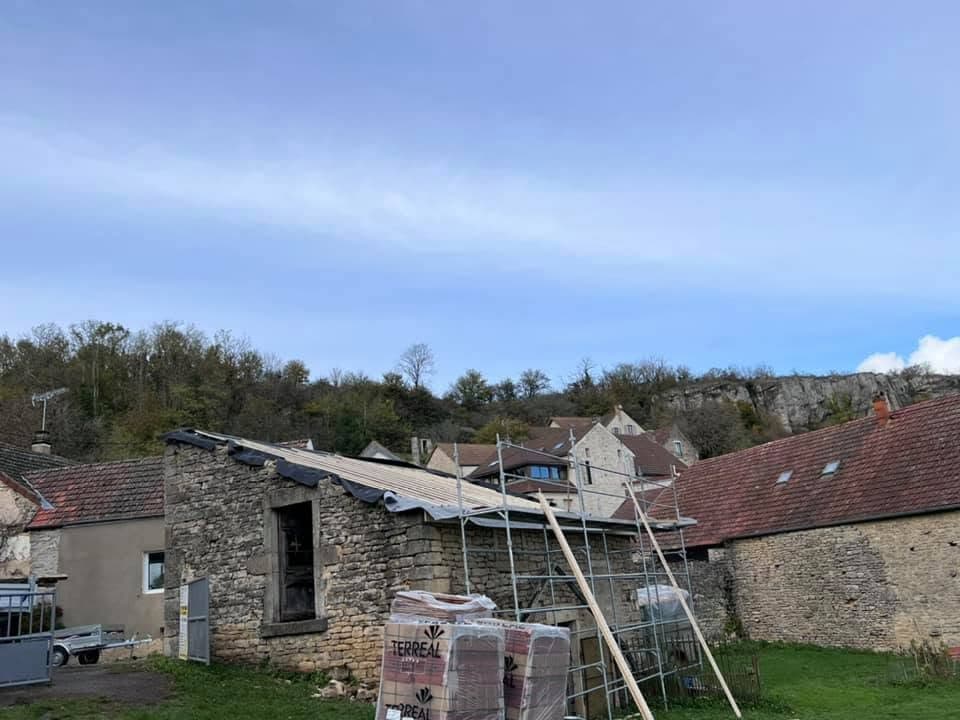 Rénovation d’une dépendance de ferme à Orches, par MS Couverture Zinguerie, vue 4 sur 8