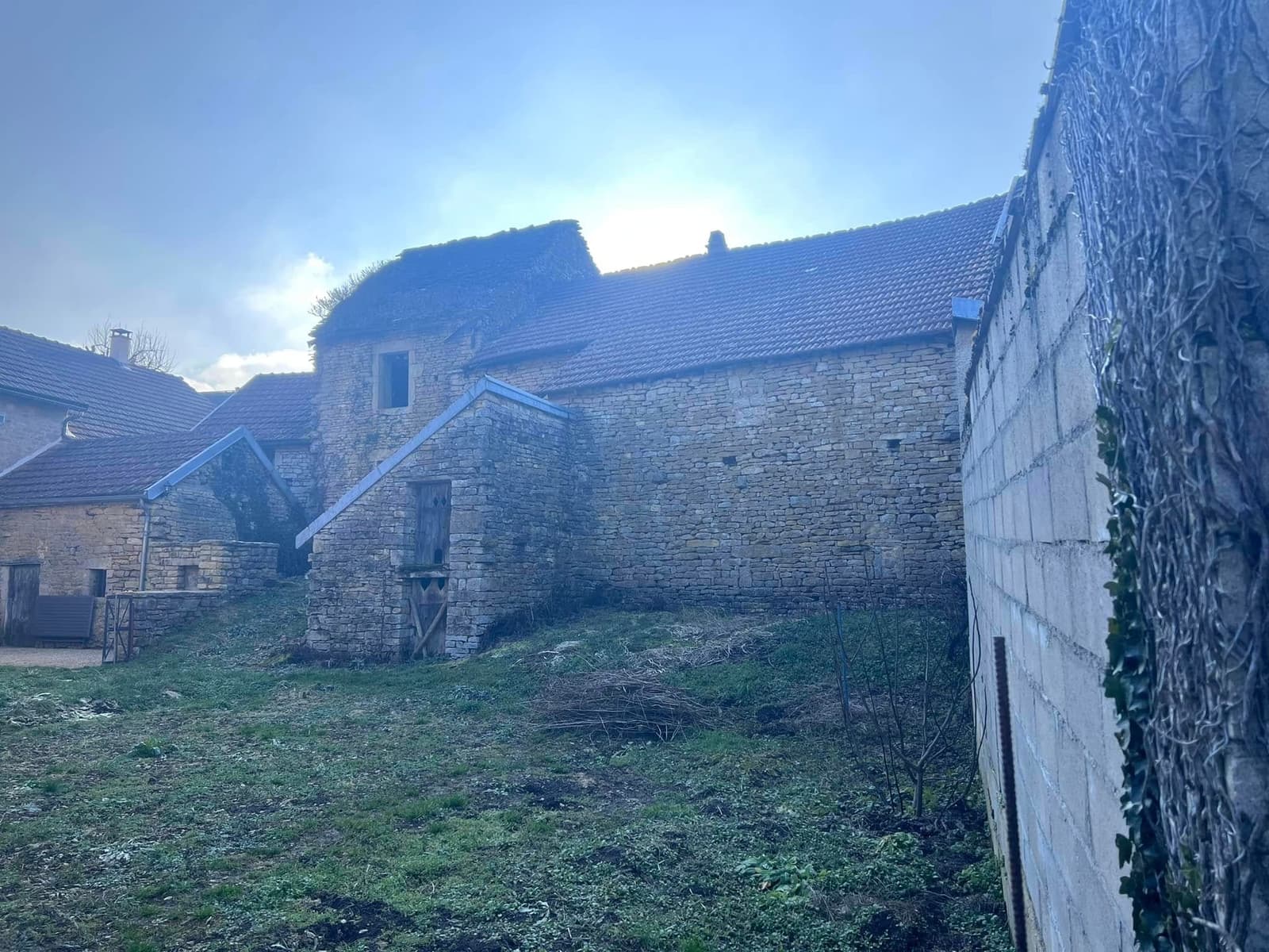 Rénovation d’une grange à Saint-Hélier, par MS Couverture Zinguerie, vue 5 sur 7