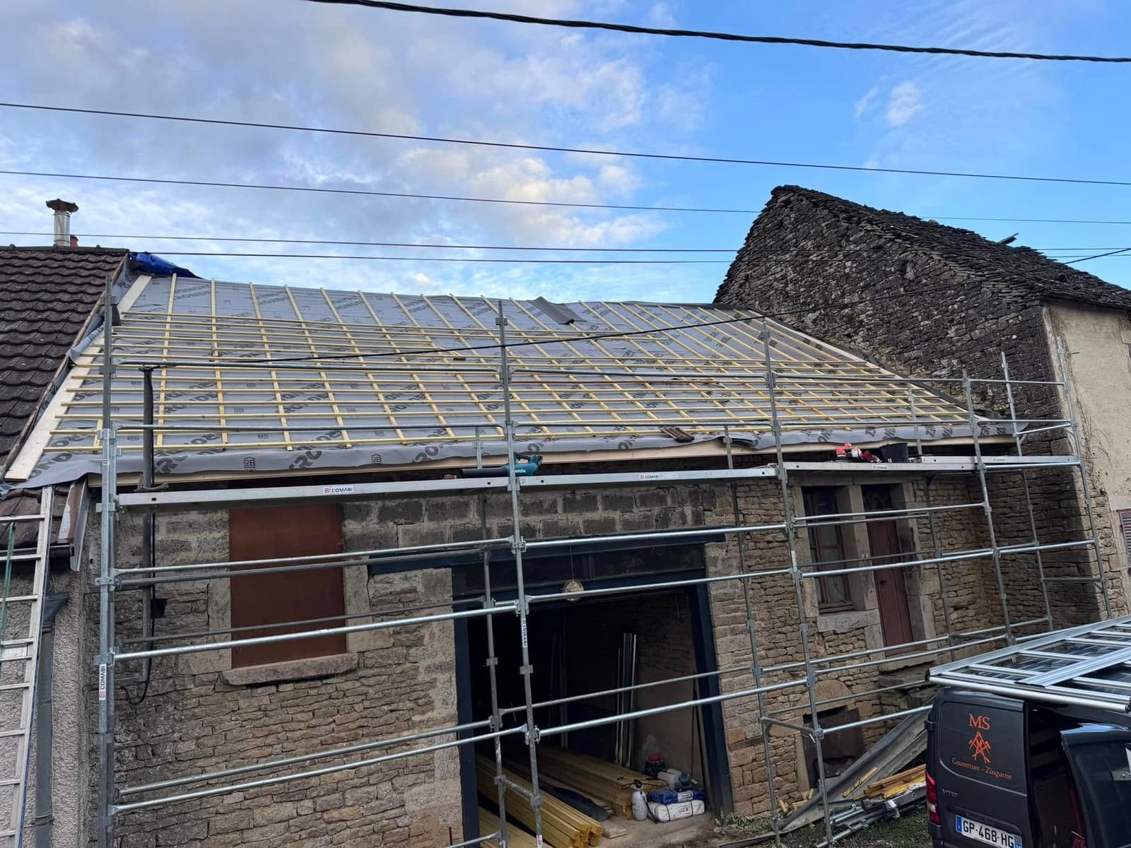 Rénovation d’une grange à Saint-Hélier, par MS Couverture Zinguerie, vue 6 sur 7