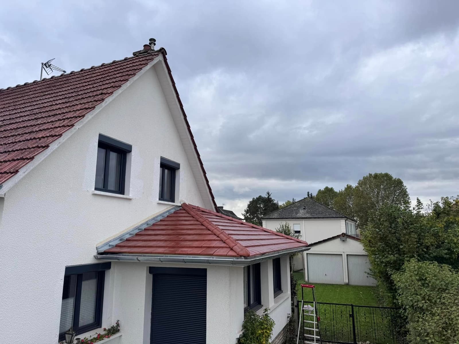 Rénovation de toiture en tuile Actua à Fontaine-lès-Dijon, par MS Couverture Zinguerie, vue 2 sur 5