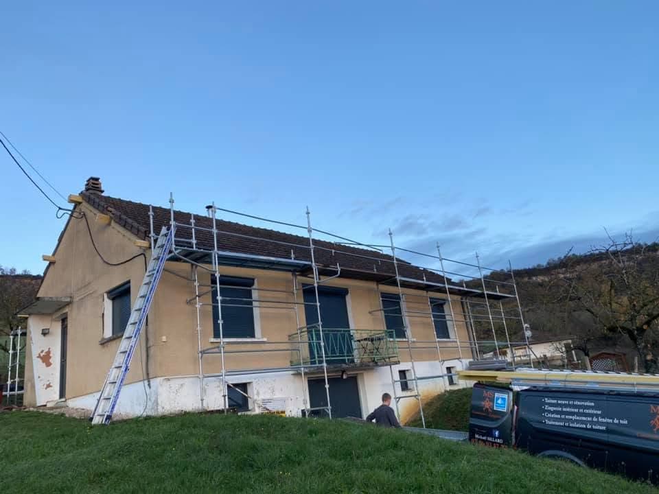 Rénovation de toiture en tuile Actua Titane à Évelle, par MS Couverture Zinguerie, vue 2 sur 9