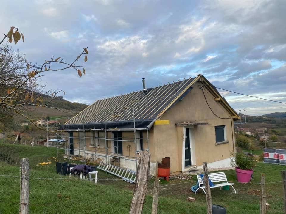 Rénovation de toiture en tuile Actua Titane à Évelle, par MS Couverture Zinguerie, vue 4 sur 9
