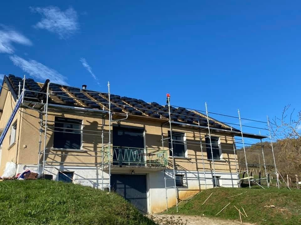 Rénovation de toiture en tuile Actua Titane à Évelle, par MS Couverture Zinguerie, vue 8 sur 9