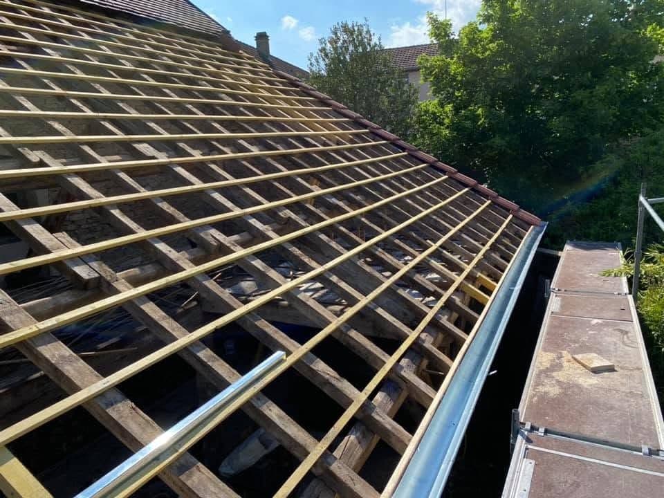 Rénovation de toiture en tuile Côte de Beaune à Ahuy, par MS Couverture Zinguerie, vue 6 sur 7