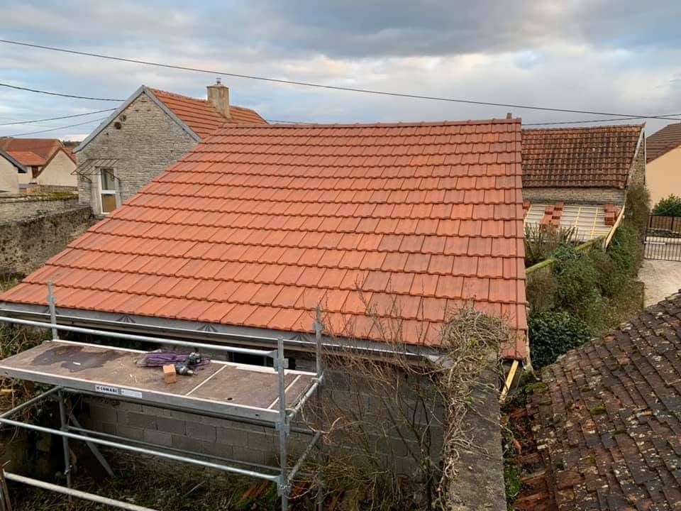 Rénovation de toiture en tuile Côte de Beaune à Épagny, par MS Couverture Zinguerie, vue 6 sur 11