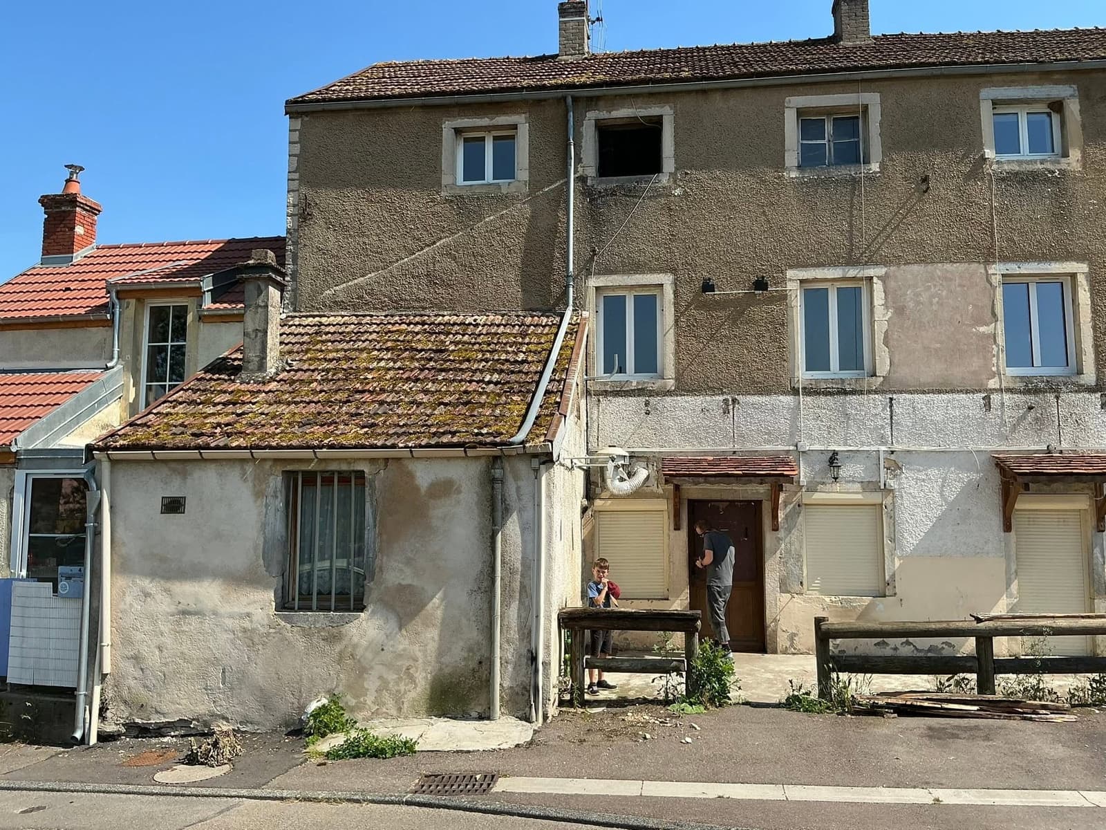 Rénovation de toiture en tuile Côte de Nuits à Fleurey-sur-Ouche, par MS Couverture Zinguerie, vue 2 sur 9