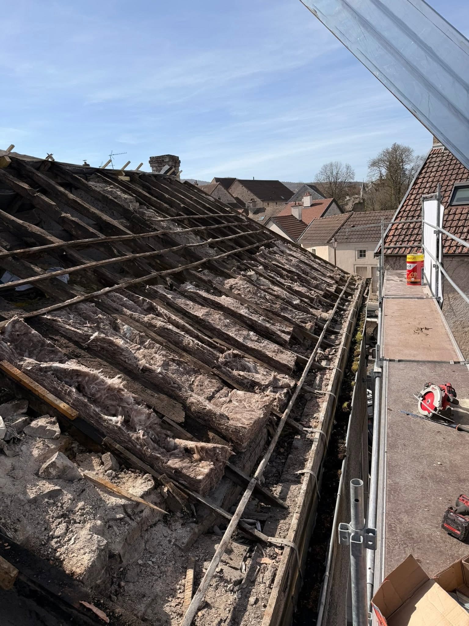 Rénovation de toiture en tuile Côte de Nuits à Fleurey-sur-Ouche, par MS Couverture Zinguerie, vue 4 sur 9