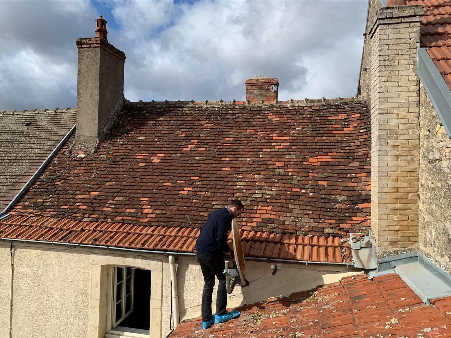 Rénovation de toiture en tuile Côte de Nuits à Marsannay-la-Côte, par MS Couverture Zinguerie, vue 2 sur 6