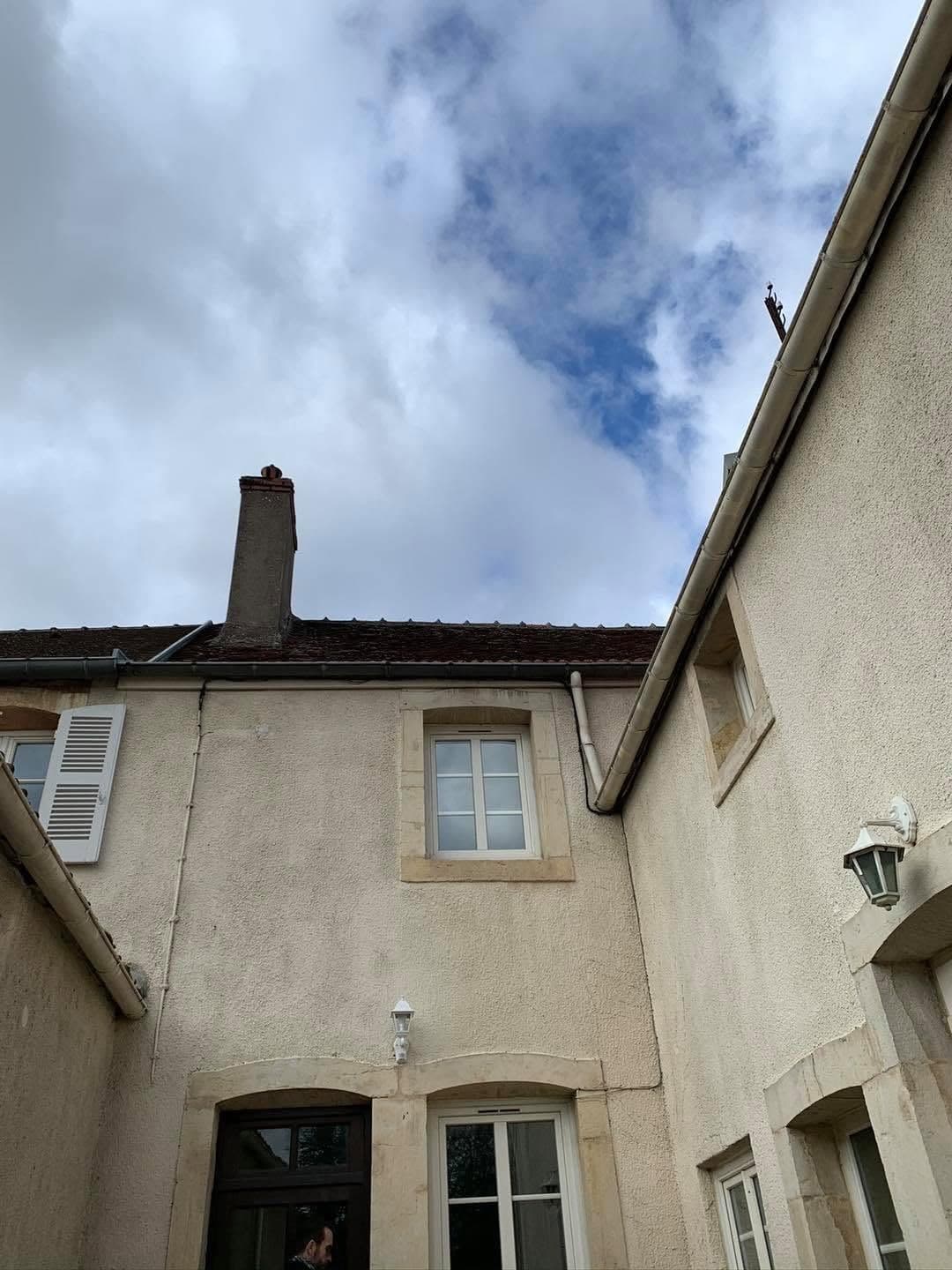 Rénovation de toiture en tuile Côte de Nuits à Marsannay-la-Côte, par MS Couverture Zinguerie, vue 3 sur 6