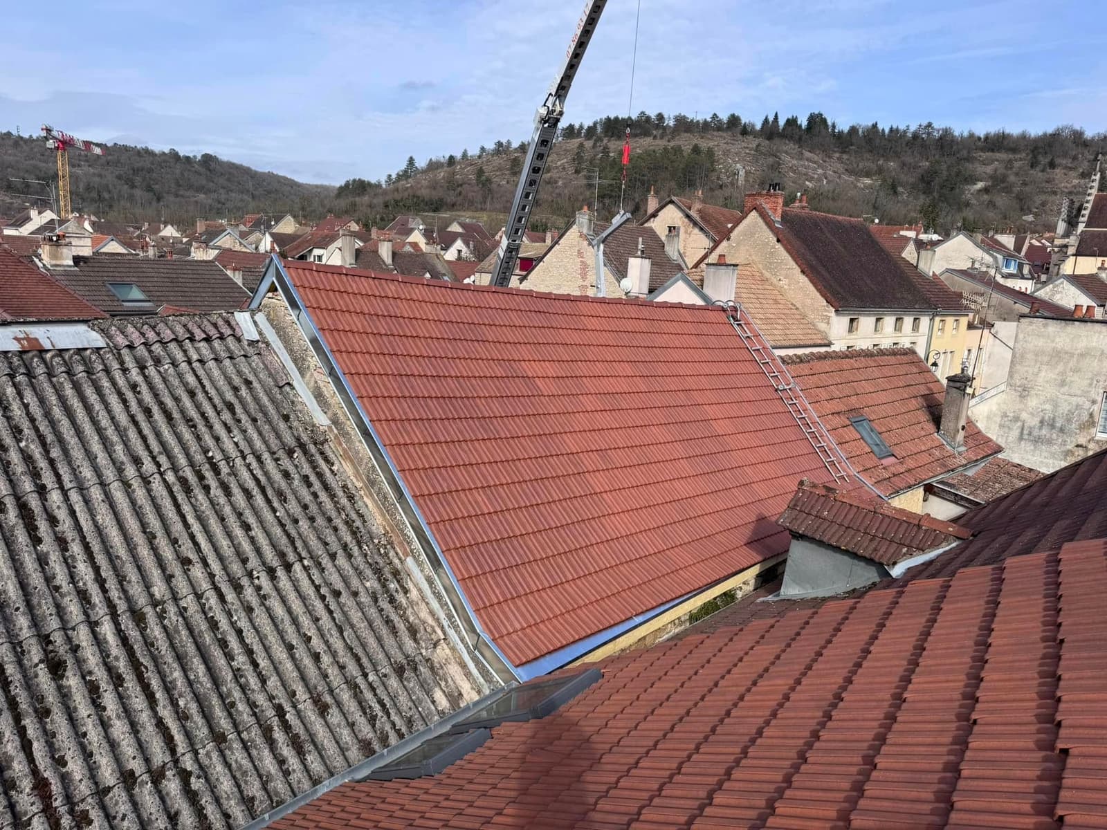 Rénovation de toiture en tuile Côte de Nuits à Plombières-lès-Dijon, par MS Couverture Zinguerie, vue 2 sur 5