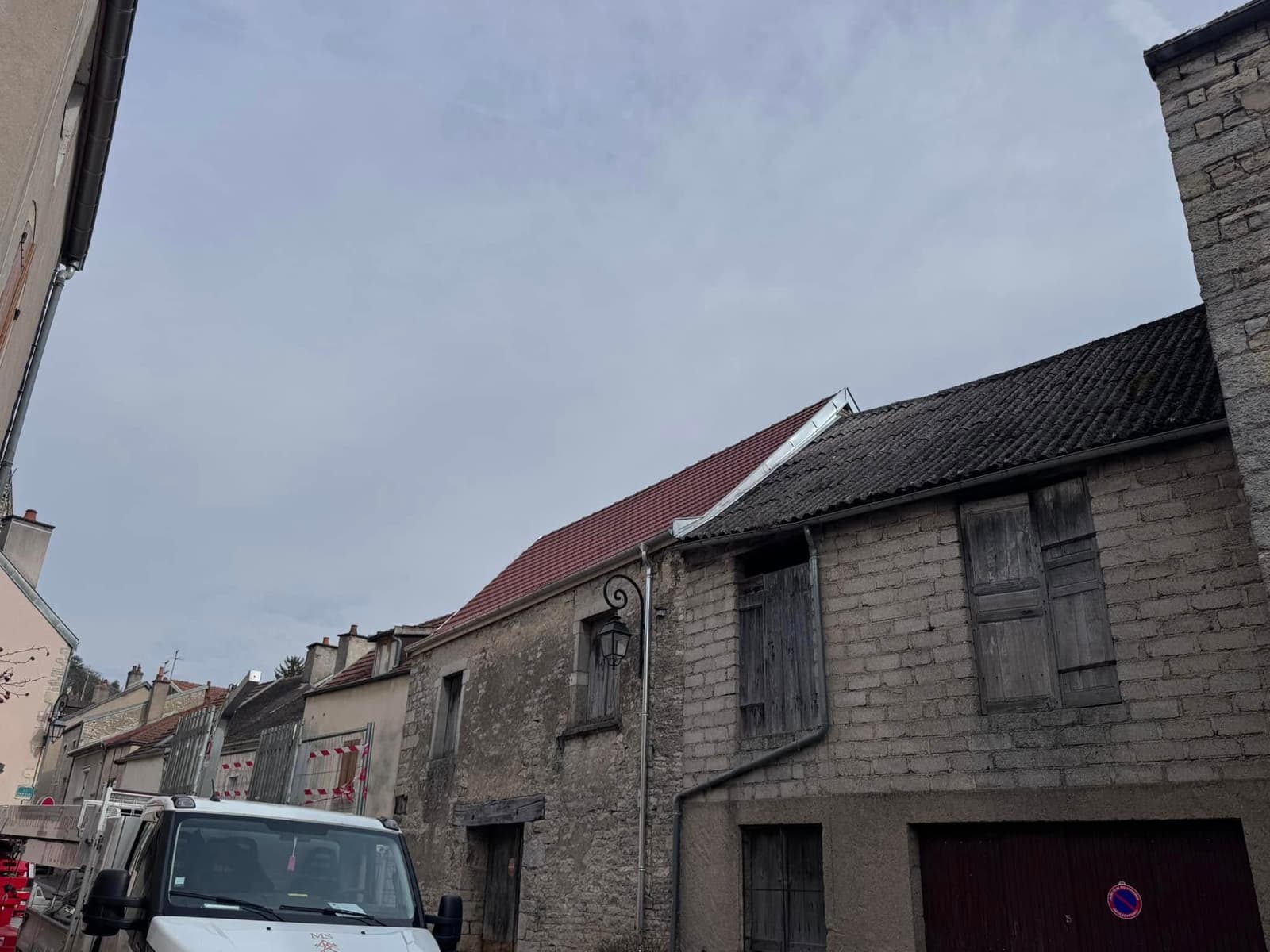 Rénovation de toiture en tuile Côte de Nuits à Plombières-lès-Dijon, par MS Couverture Zinguerie, vue 4 sur 5