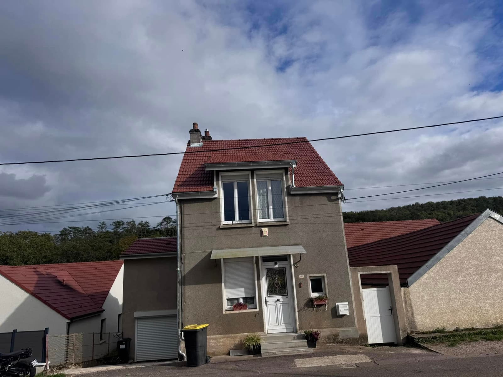 Rénovation de toiture en tuile Côte de Nuits à Sainte-Marie-sur-Ouche, par MS Couverture Zinguerie, vue 2 sur 6