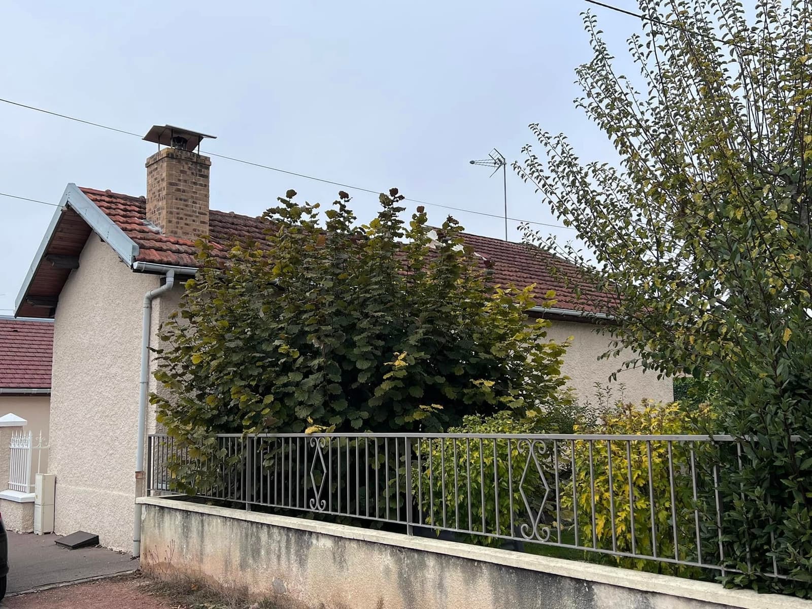 Rénovation de toiture en tuile Giverny à Dijon, par MS Couverture Zinguerie, vue 4 sur 6