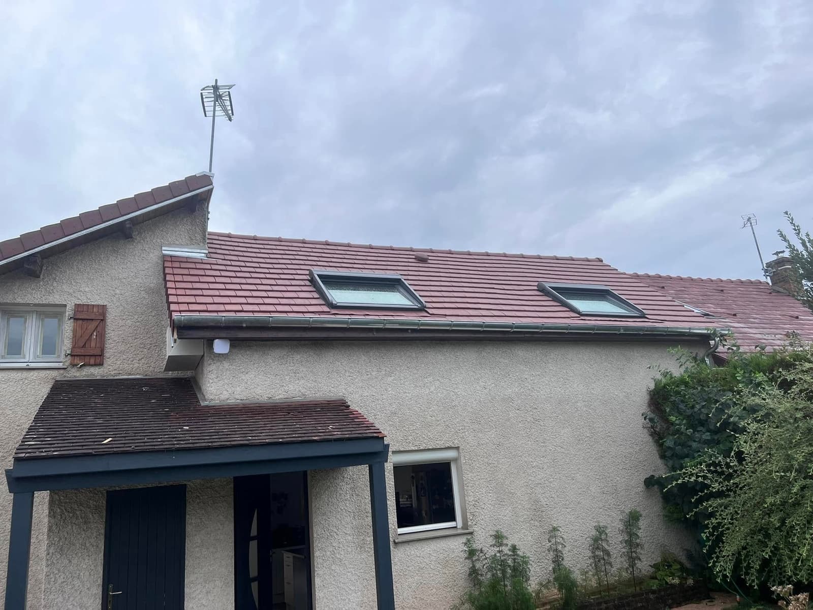 Rénovation de toiture en tuile Giverny à Dijon, par MS Couverture Zinguerie, vue 5 sur 6