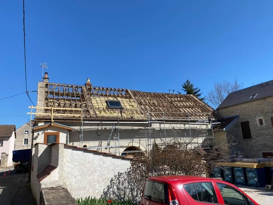 Rénovation de toiture et charpente à Corcelles-les-Monts, par MS Couverture Zinguerie, vue 4 sur 7