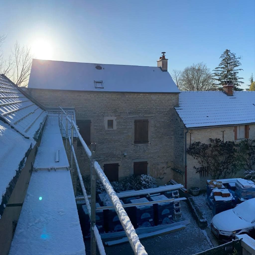Rénovation de toiture et charpente à Corcelles-les-Monts, par MS Couverture Zinguerie, vue 6 sur 7