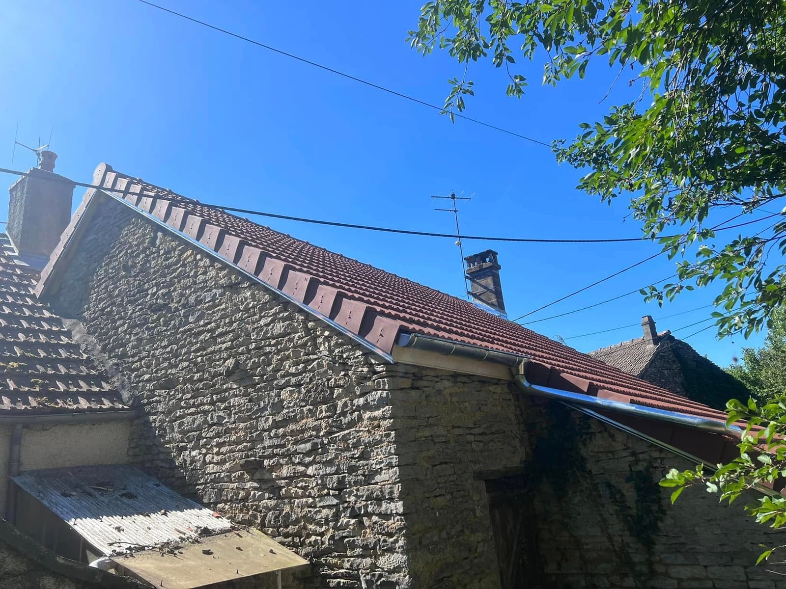 Rénovation de toiture et charpente à Mâlain, par MS Couverture Zinguerie, vue 6 sur 8