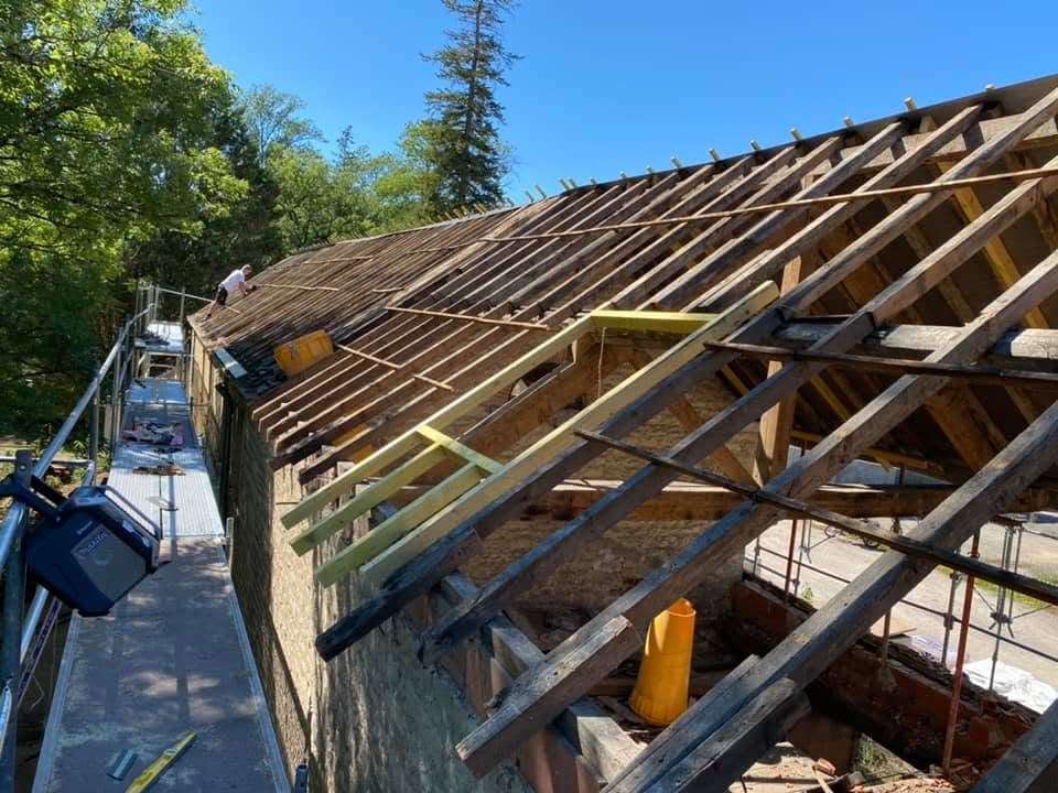 Rénovation en tuile mécanique dans la Vallée de l’Ouche, par MS Couverture Zinguerie, vue 5 sur 5