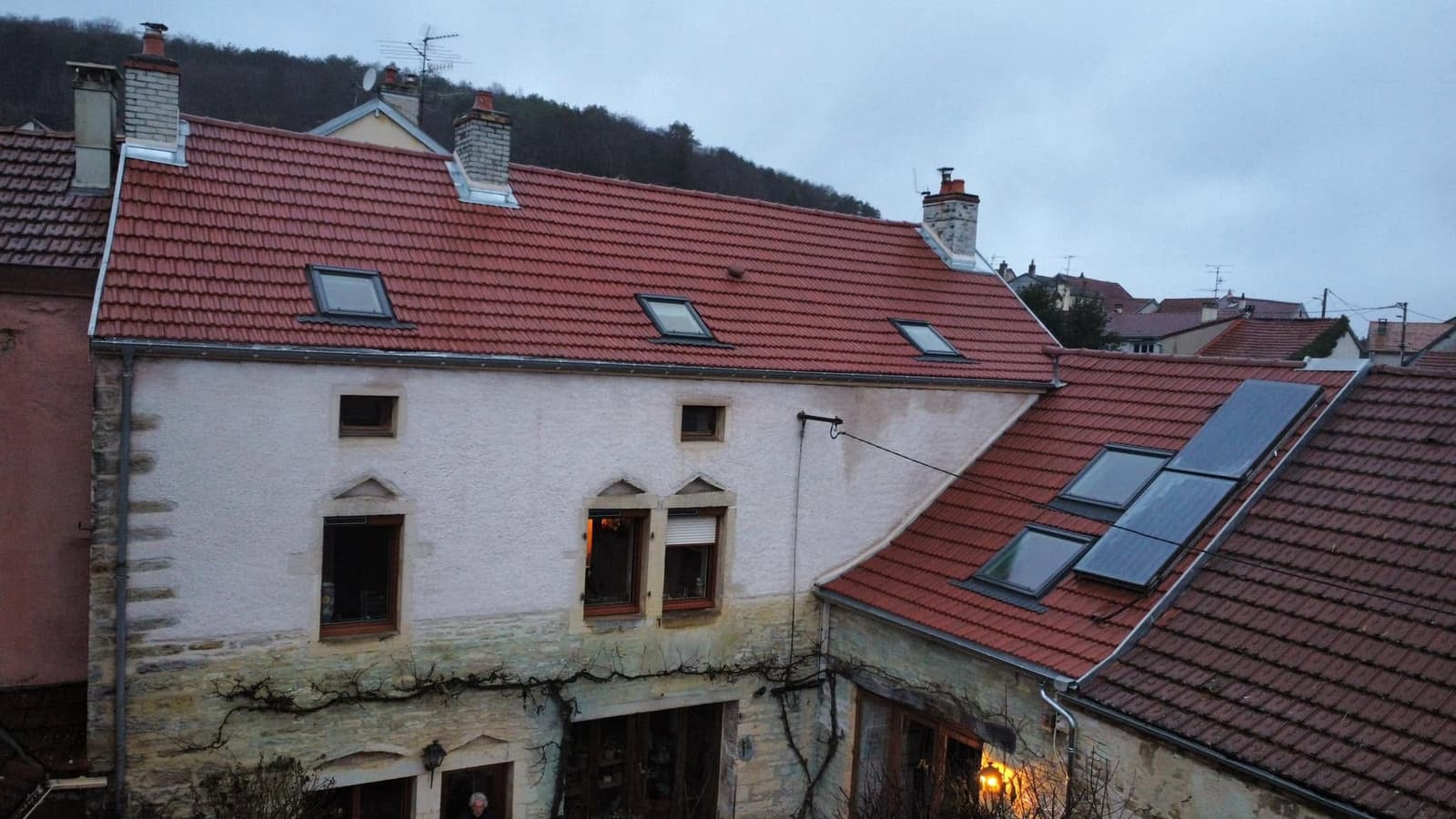 Rénovation et isolation de toiture à Corcelles-les-Monts, par MS Couverture Zinguerie, vue 5 sur 6