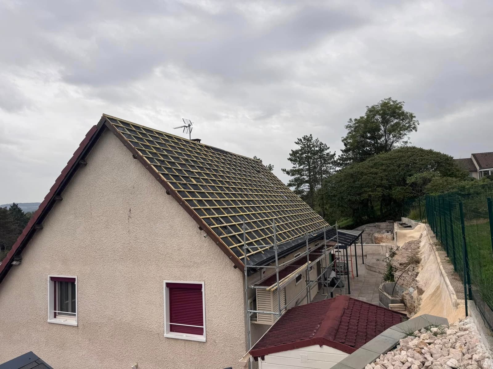 Rénovation et isolation de toiture à Fleurey-sur-Ouche, par MS Couverture Zinguerie, vue 3 sur 7