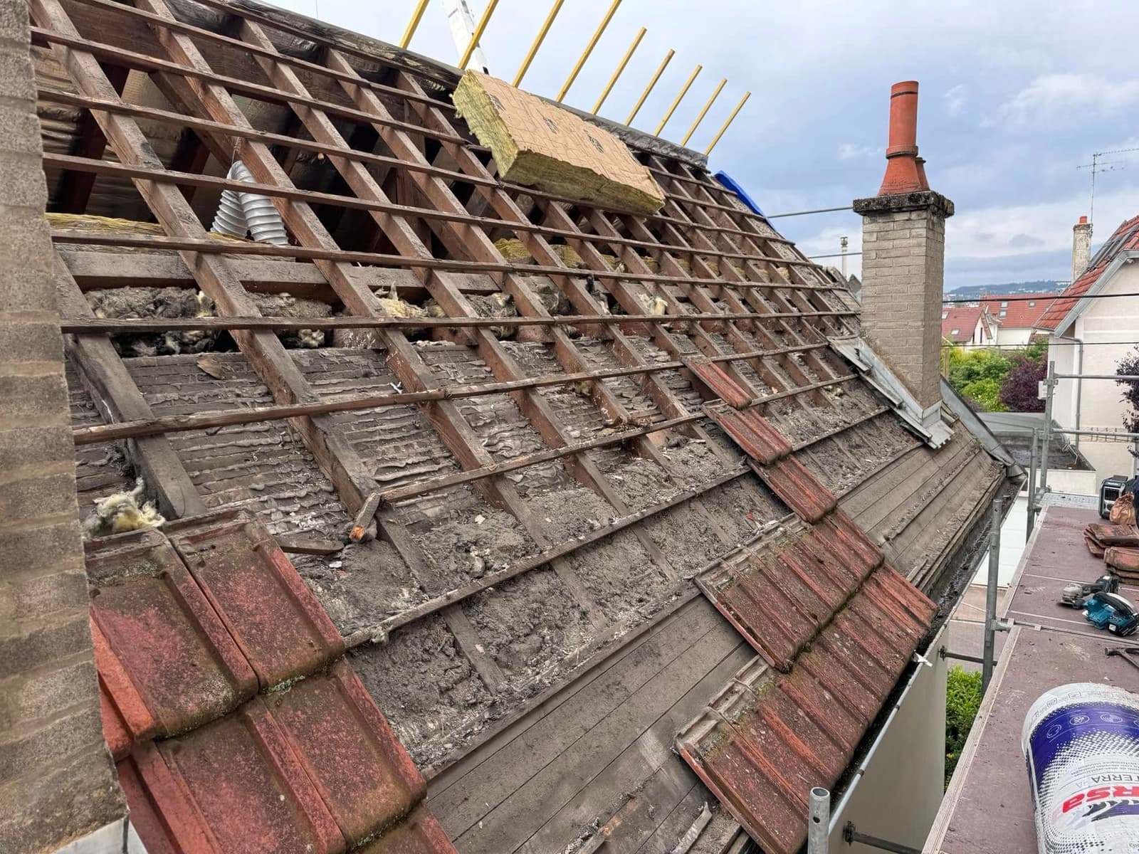 Rénovation et isolation de toiture en tuile Côte de Nuits à Dijon, par MS Couverture Zinguerie, vue 6 sur 6
