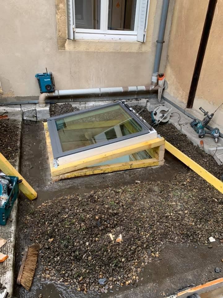 Skydome remplacé par une fenêtre de toit à Dijon, par MS Couverture Zinguerie, vue 3 sur 7