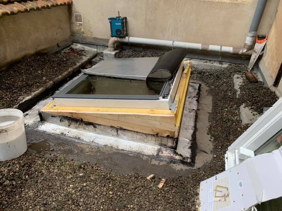 Skydome remplacé par une fenêtre de toit à Dijon, par MS Couverture Zinguerie, vue 4 sur 7