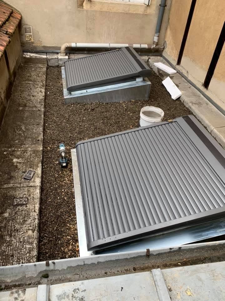 Skydome remplacé par une fenêtre de toit à Dijon, par MS Couverture Zinguerie, vue 6 sur 7