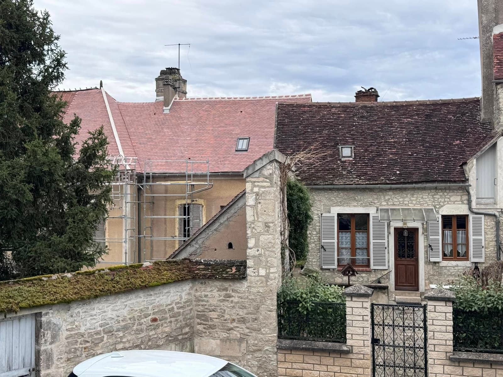 Toiture de la Caisse d’Épargne de Vermenton, par MS Couverture Zinguerie, vue 13 sur 13