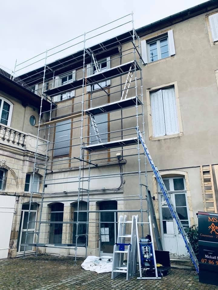 Toiture joint debout anthracite en centre-ville de Dijon, par MS Couverture Zinguerie, vue 5 sur 11