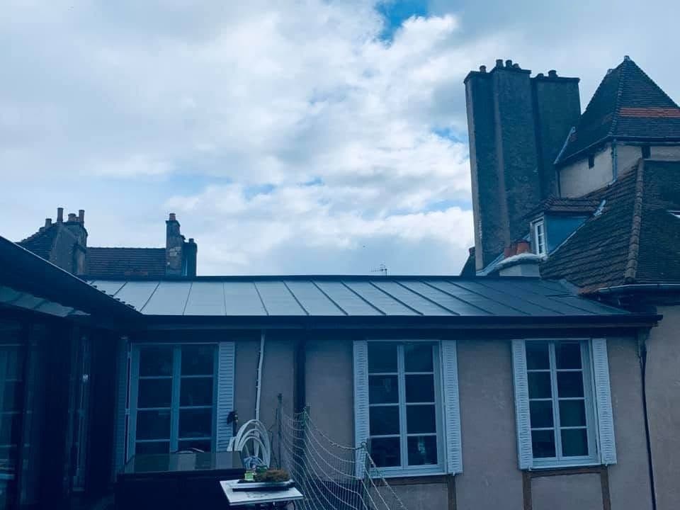 Toiture joint debout anthracite en centre-ville de Dijon, par MS Couverture Zinguerie, vue 11 sur 11