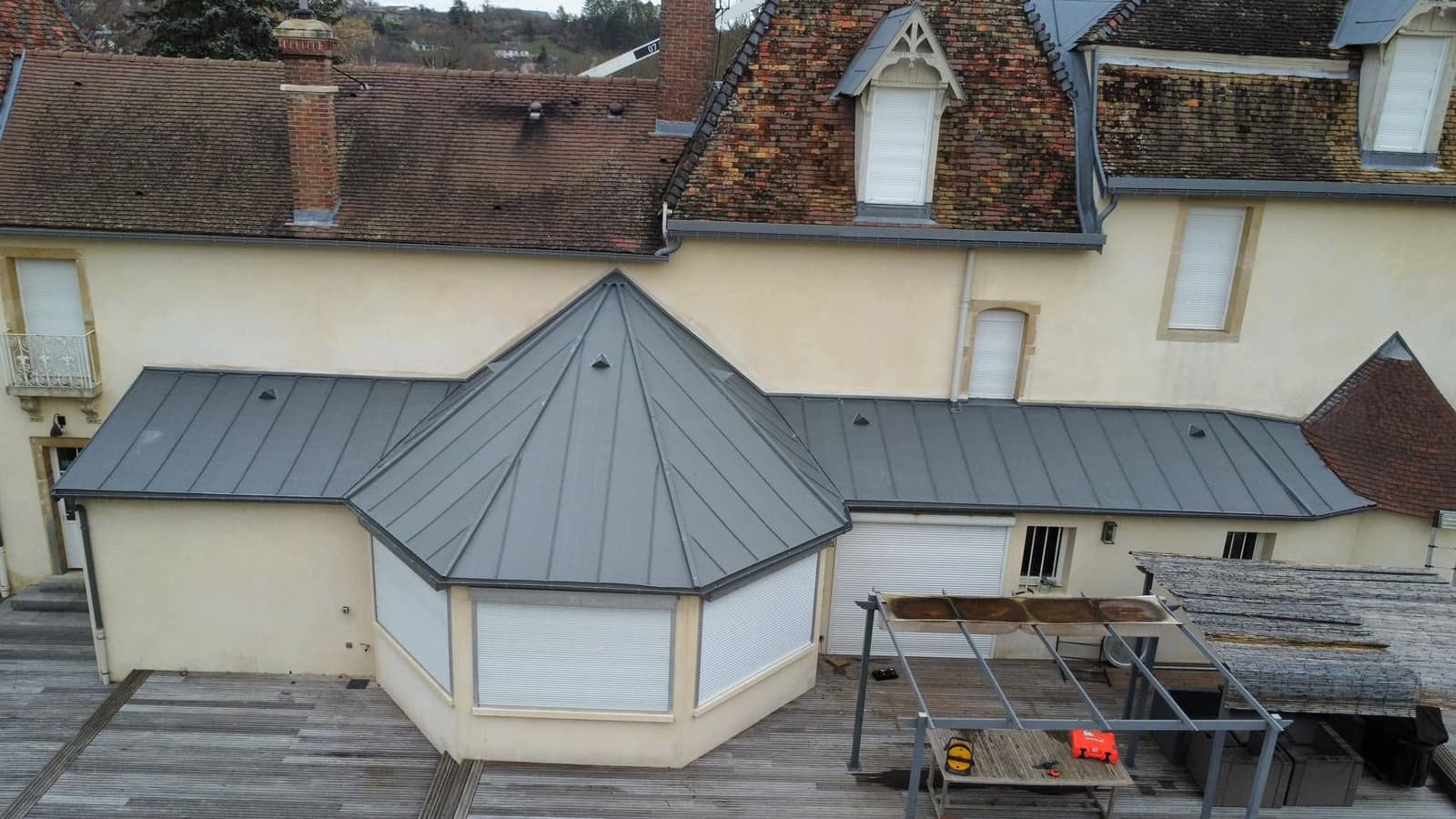 Toiture zinc joint debout quartz à Fleurey-sur-Ouche, par MS Couverture Zinguerie, vue 2 sur 8