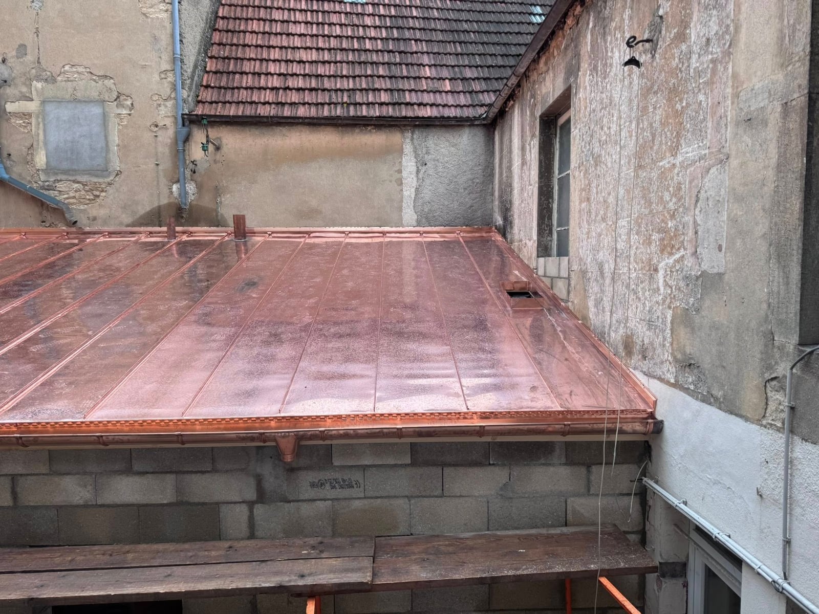 Charpente lamellé-collé et couverture cuivre à Beaune, par MS Couverture Zinguerie, vue 1 sur 4