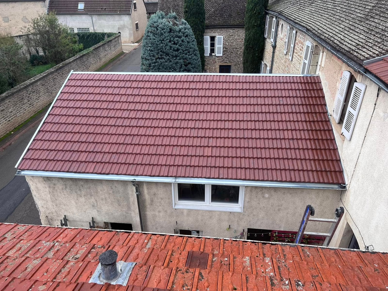 Rénovation de toiture d’un garage à Marsannay-la-Côte, par MS Couverture Zinguerie, vue 1 sur 4