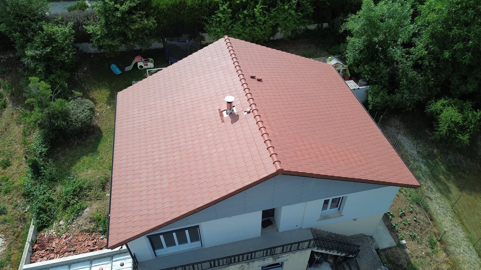 Rénovation de toiture en tuile Actua à Fleurey-sur-Ouche, par MS Couverture Zinguerie, vue 1 sur 6