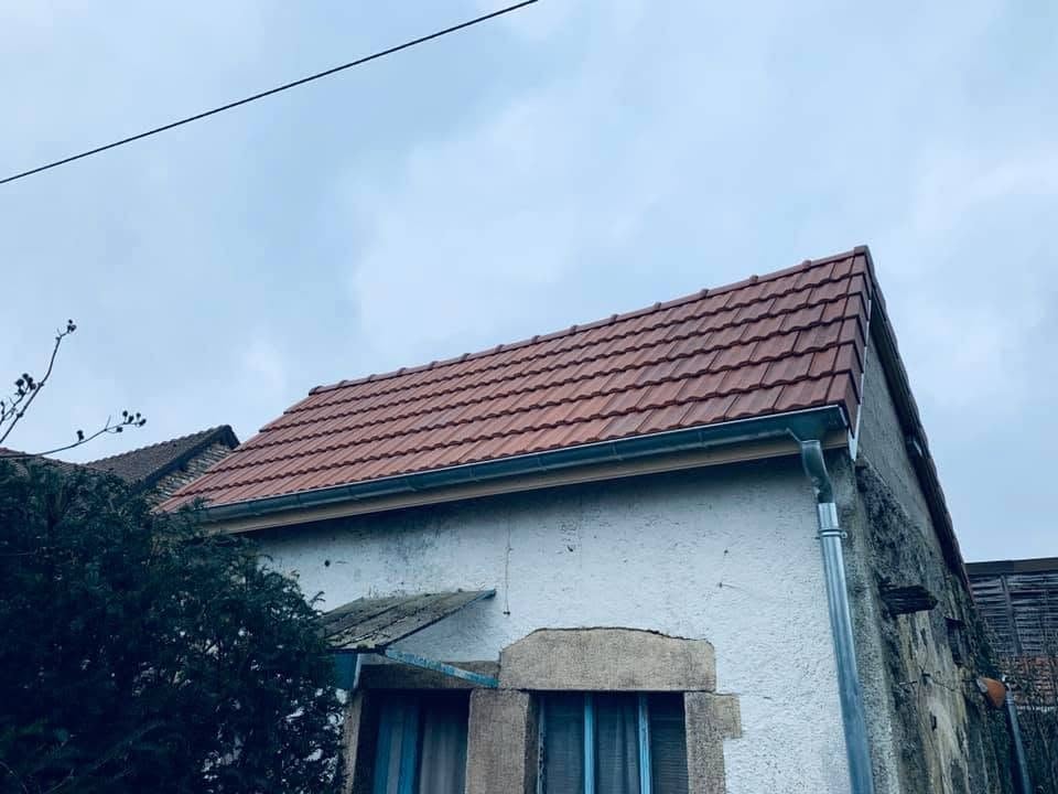 Rénovation de toiture en tuile Côte de Beaune à Épagny, par MS Couverture Zinguerie, vue 1 sur 11