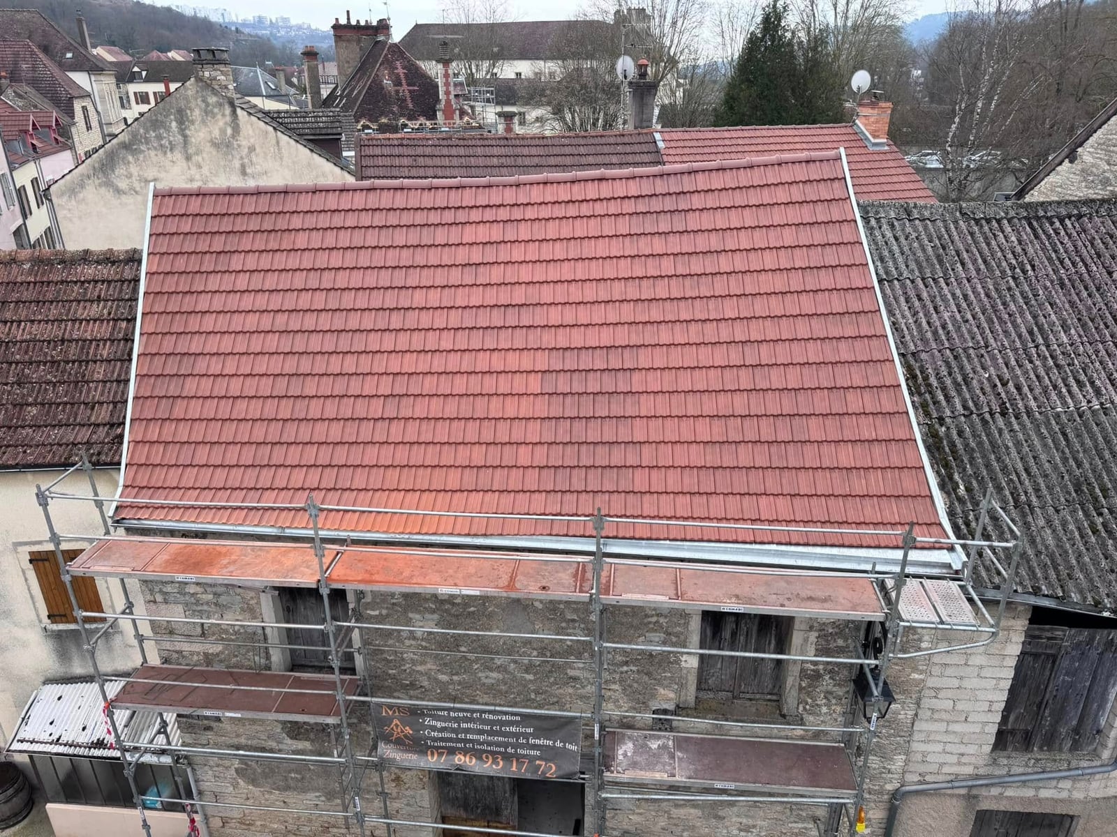 Rénovation de toiture en tuile Côte de Nuits à Plombières-lès-Dijon, par MS Couverture Zinguerie, vue 1 sur 5