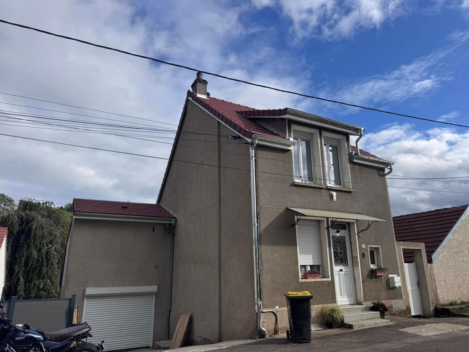Rénovation de toiture en tuile Côte de Nuits à Sainte-Marie-sur-Ouche, par MS Couverture Zinguerie, vue 1 sur 6