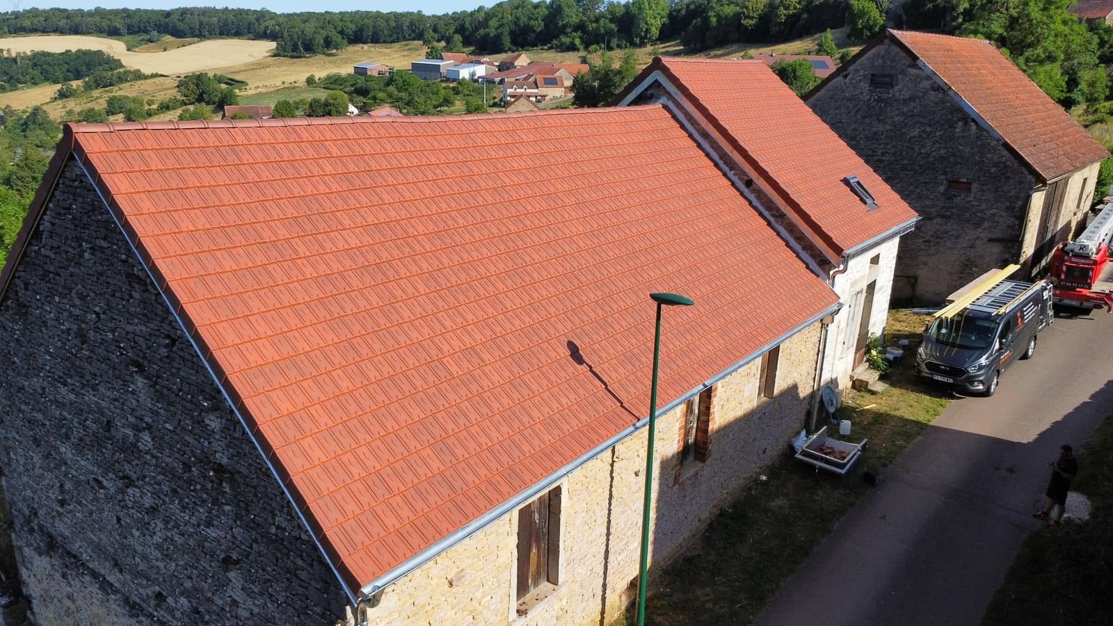 Rénovation de toiture en tuile losangée à Massingy-lès-Vitteaux, par MS Couverture Zinguerie, vue 1 sur 7